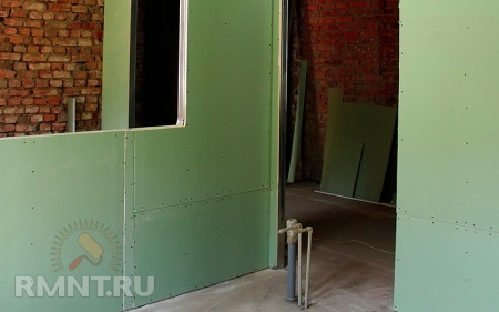 Перегородка из гипсокартона вместо фрамуги над дверью (Киев)