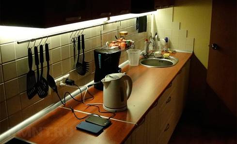 Как сделать подсветку на кухне под шкафчиками светодиодной лентой – монтаж своими руками