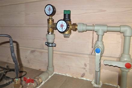 Редуктор давления воды в системе водоснабжения