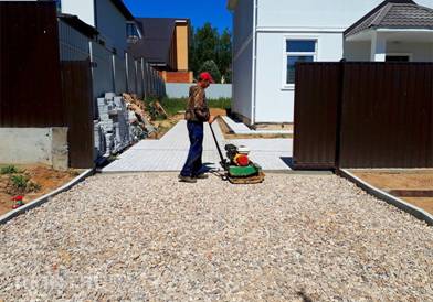 Правильное бетонирование двора… Дорожка - отмостка своими руками… Как забетонировать двор …